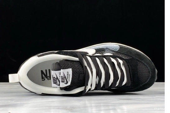 sacai Vaporwaffle White Black CV1363-001 Nike 0129